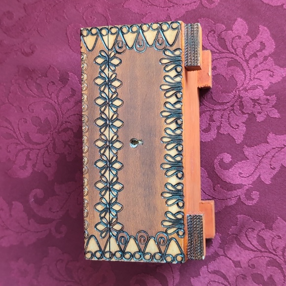 Krakow Wawel Wooden Polish Box with Lock and Key - Picture 4 of 14